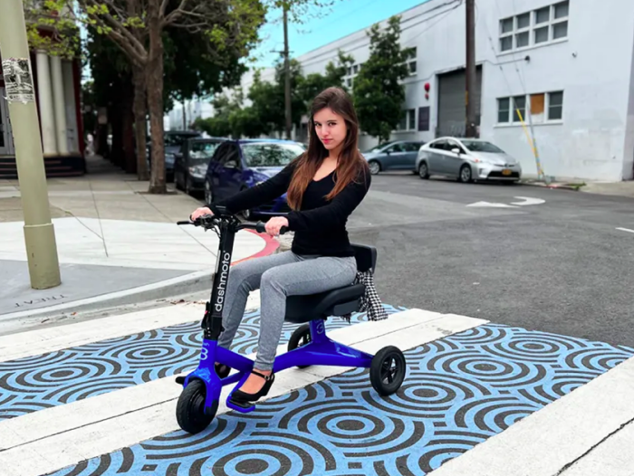 Dashmoto-the-Lightest-High-Performance-Seated-Scooter-4