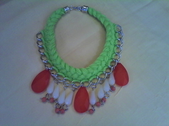 Necklace of light green plait yarn, silver plated chain and stones of orange-white tears