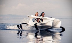 Quadrofoil - Electric Hydrofoiling Watercraft 1